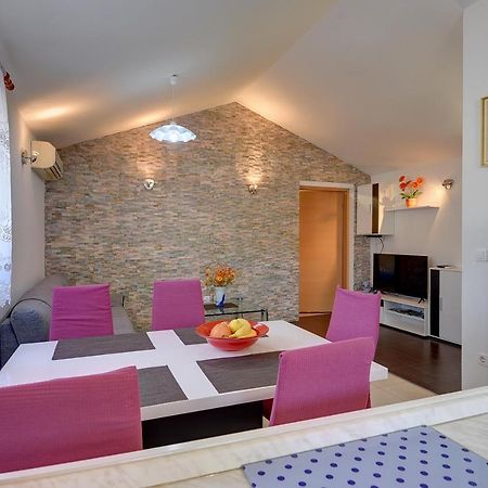 Holiday Home Jasminka Медулин Екстер'єр фото