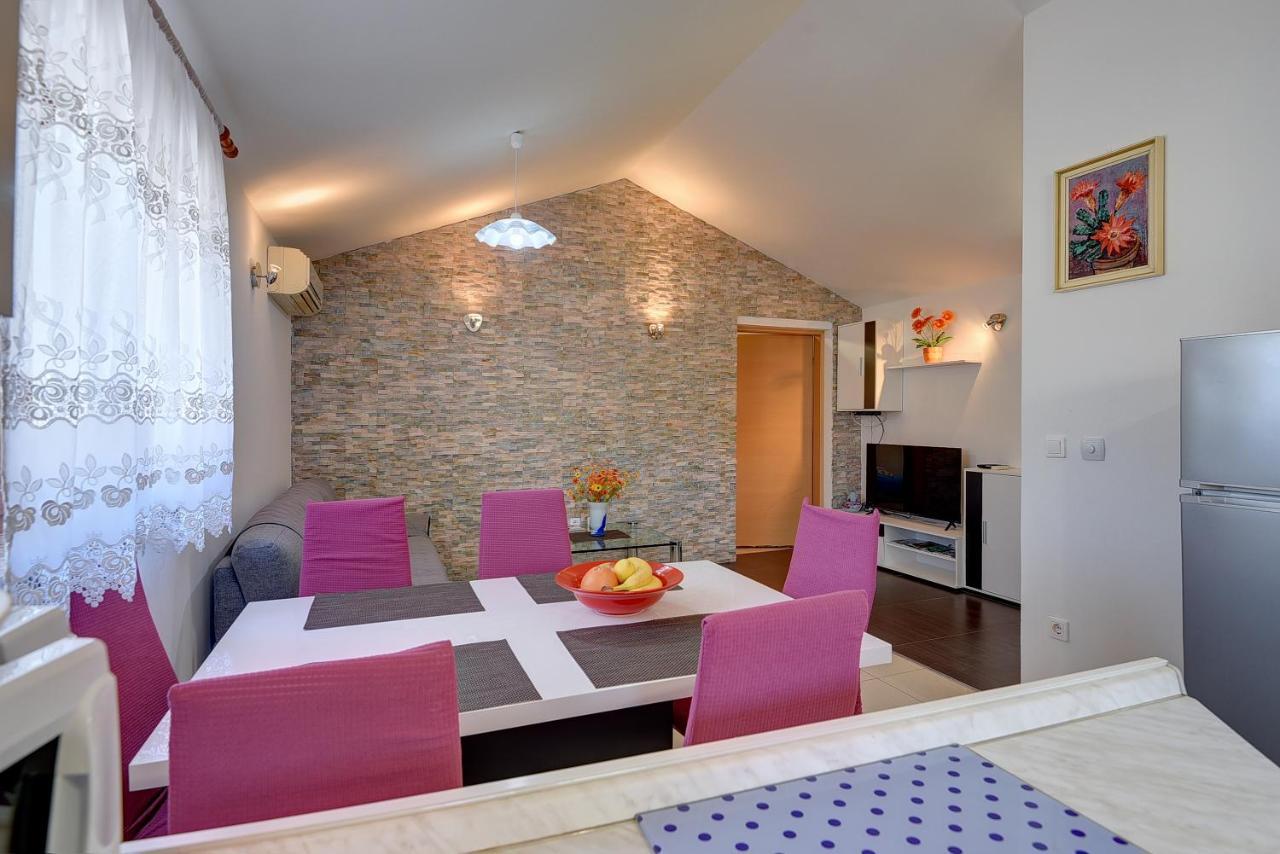 Holiday Home Jasminka Медулин Екстер'єр фото