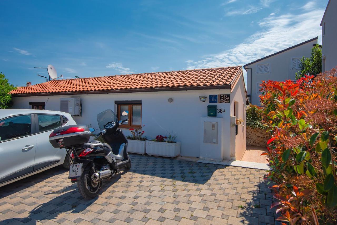 Holiday Home Jasminka Медулин Екстер'єр фото